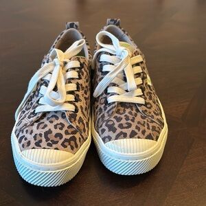 Cariuma Leopard Sneakers Size 8